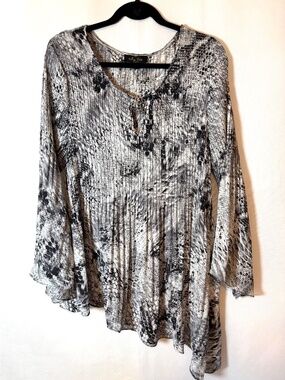 Boho Snake Print Pleated Tunic Blouse Bell Sleeve Gray Black 1X Melissa Paige
